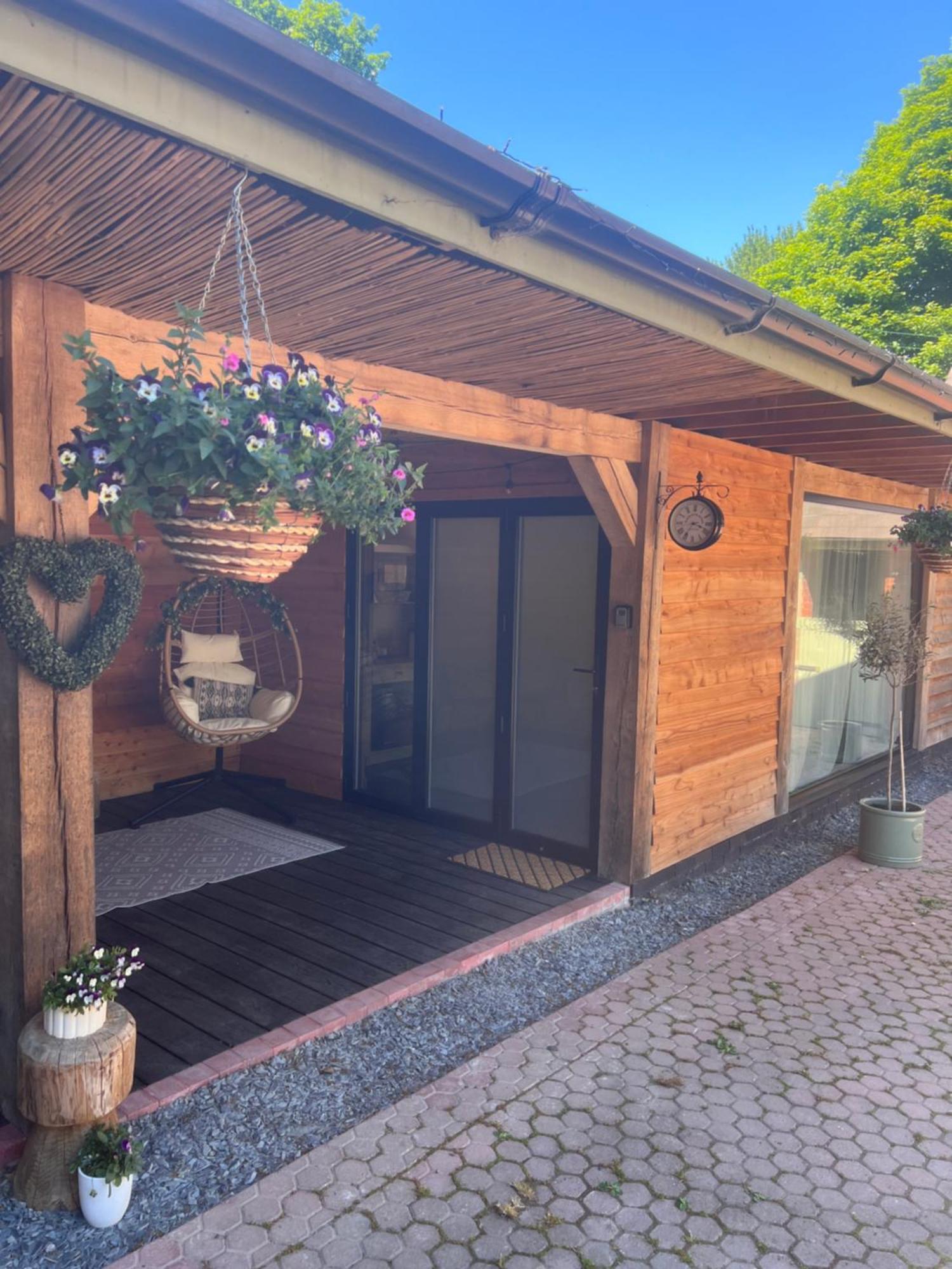 Luxury Courtyard Studio In Llangollen Exterior foto